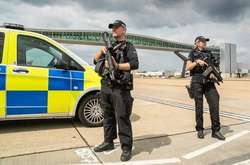 Інцидент з дронами в аеропорту Гатвік: поліція затримала двох осіб