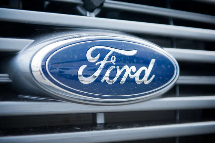 Ford відкликає 900 тисяч авто через несправність у двигунах