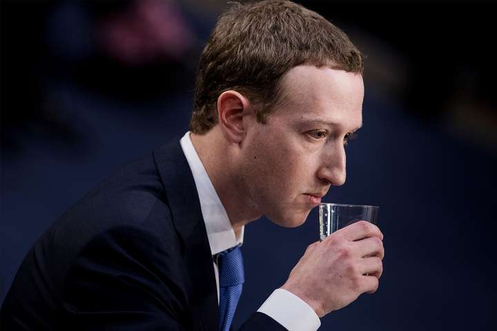 Создатель Facebook возглавил топ-10 невезучих бизнесменов года по версии Forbes