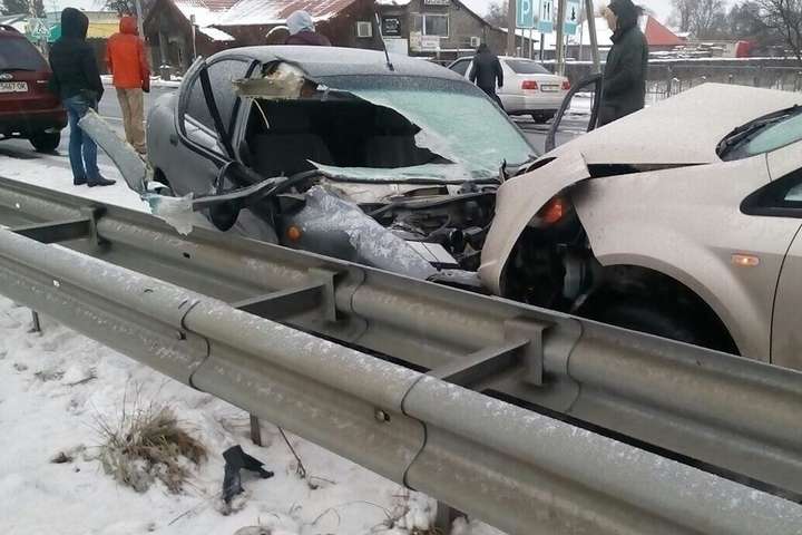 На дорозі Київ-Чоп зіштовхнулися чотири авто, загинув чоловік