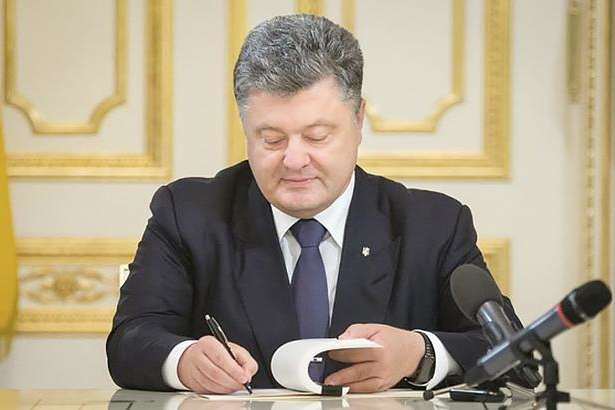 Президент Петро Порошенко підписав закон щодо перейменування УПЦ МП - Порошенко підписав закон про нову назву УПЦ МП