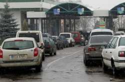 Найбільше автомобілів та автобусів очікує на оформлення перед пунктами пропуску «Краковець-Корчова», «Шегині-Медика» та «Грушів-Будомєж»