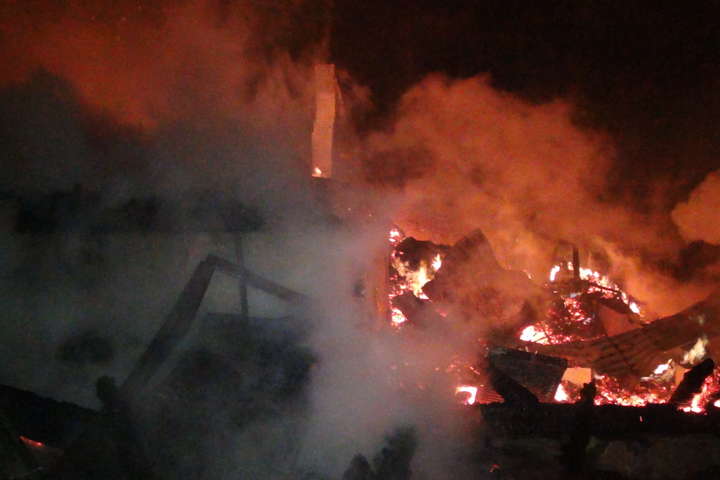 У Карпатах згорів готель «Простоквашино», одна людина загинула
