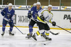 Українська хокейна ліга. «Дніпро» на виїзді розгромив «Крижаних Вовків»