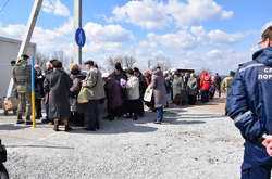 КПВВ на Донбасі працюють щоденно з 08.00 до 17.00