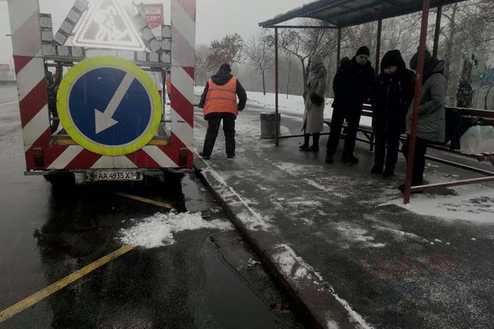 «Київавтодор» показав, як бореться з наслідками снігопаду