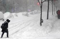 Як повідомляється, у східних, Херсонській, Запорізькій, Дніпропетровській, Полтавській та Сумській областях очікується сильний сніг та хуртовини, у Приазов'ї та на сході сильний мокрий сніг та дощ, налипання мокрого снігу та ожеледь