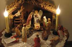 У деяких народів святкової вечері напередодні Різдва немає, але всюди одним з головних символів народження Ісуса є різдвяний вертеп