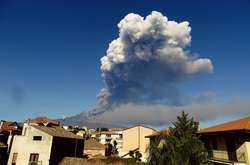 Вулкан Етна почав вивергатись: вражаюче відео