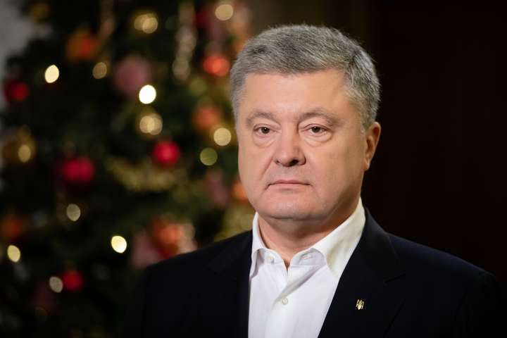Президент Петро Порошенко - Нас об'єднують Україна та віра: Порошенко привітав християн західного обряду з Різдвом