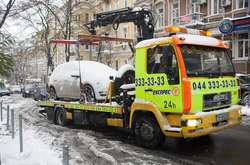 КМДА: авто, які заважатимуть прибиранню снігу в столиці, евакуюватимуть