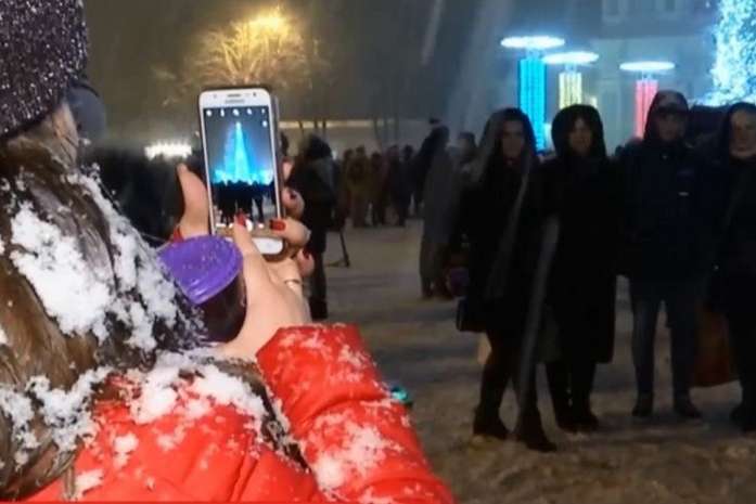 Тисячі людей зустріли Різдво на Софіївській площі у Києві