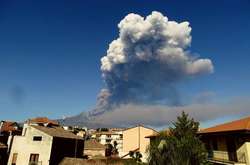 На Сицилії аеропорт відновив роботу після виверження вулкану Етна