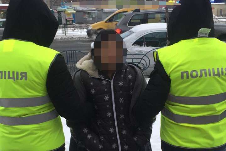 У Києві впіймали «на гарячому» кишенькових крадійок із Закарпаття