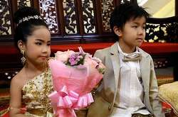 В Таиланде поженили шестилетних родных брата и сестру