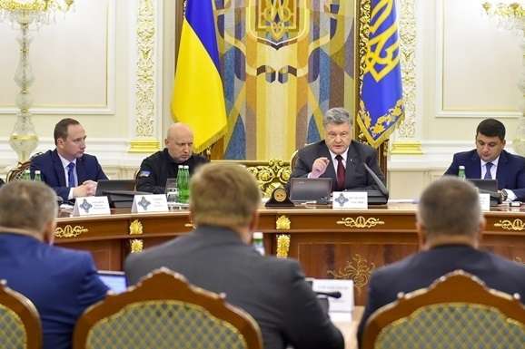 Порошенко: воєнний стан в Україні припинено