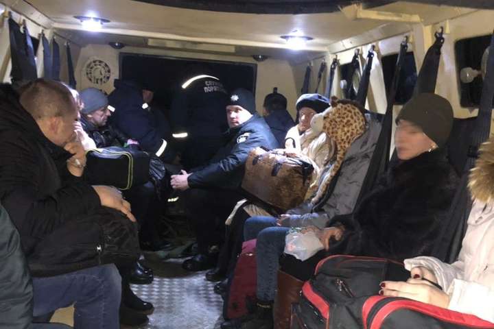 У сніговій пастці опинились 12 автобусів із пасажирами