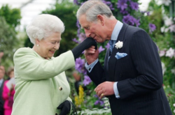 Букингемский дворец опубликовал новый рождественский портрет королевы Елизаветы II