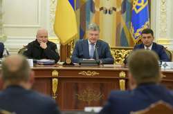  Президент Петро Порошенко сьогодні на засіданні РНБО 26 грудня заявив про завершення дії воєнного стану в 10 областях України 
