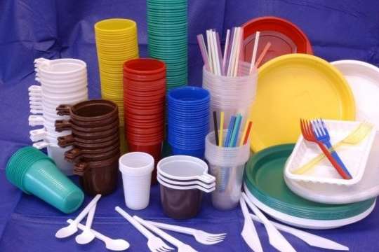 Пластик залишається в минулому: ЄС - проти одноразового посуду, а Україна?