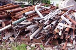 Старі труби Київводоканал здає на металобрухт