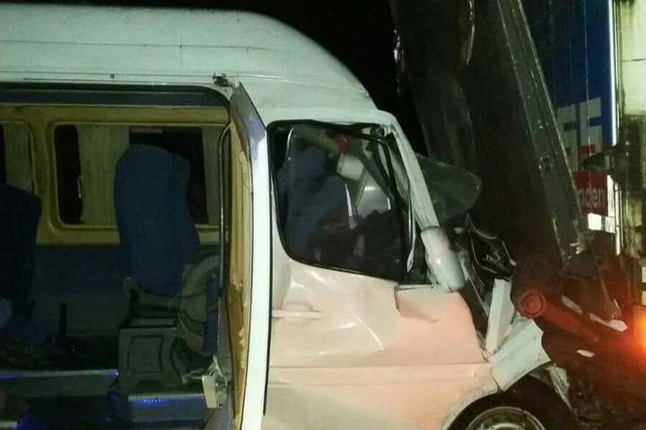 У ДТП на Київщині потрапили дві маршрутки з пасажирами: є постраждалі (фото)