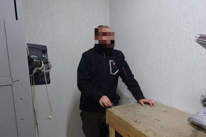 У Києві судитимуть інспектора СІЗО, який доставляв ув’язненим наркотики