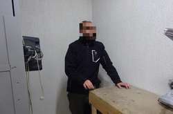 У Києві судитимуть інспектора СІЗО, який доставляв ув’язненим наркотики