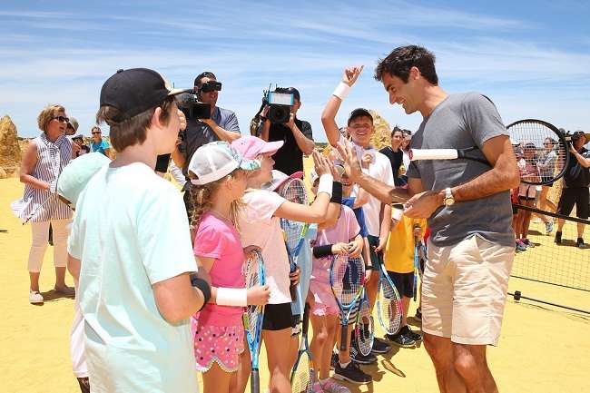 Федерер зіграв в теніс в австралійській пустелі