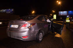 У Hyundai пошкоджені праві двері і крило