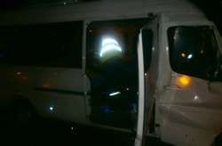  За допомогою спеціального механічного інструменту рятувальники провели деблокування потерпілих у ДТП 