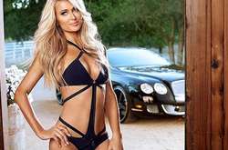 Пэрис Хилтон продолжает носить роскошное помолвочное кольцо от Криса Зилки