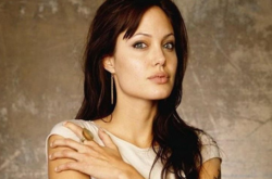 Анджелина Джоли