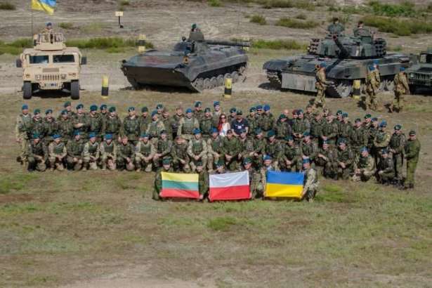 Порошенко присвоїв ім'я литовсько-польсько-українській військовій частині