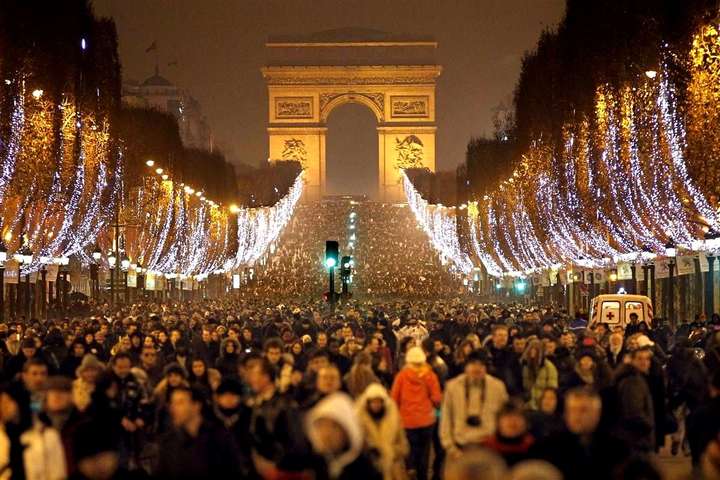 У Парижі не скасовуватимуть новорічні святкування через акцію «жовтих жилетів»