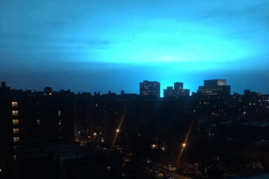 У Нью-Йорку через вибух у небі з’явилося «північне сяйво»