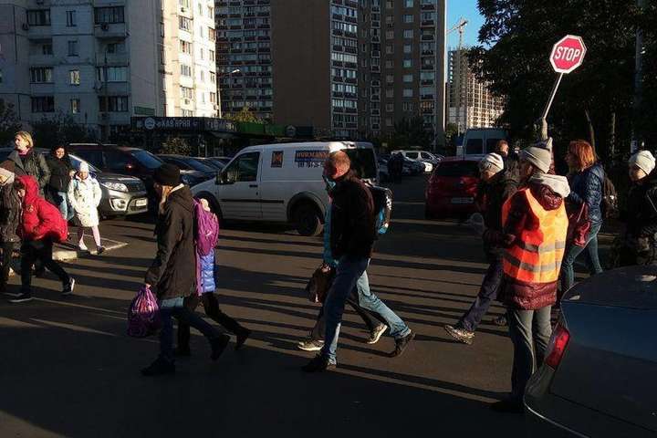 Прокуратура вимагає від київської влади зробити безпечнішими дороги біля шкіл і дитсадків