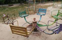 Під Києвом виявлено п’ять небезпечних дитячих майданчиків