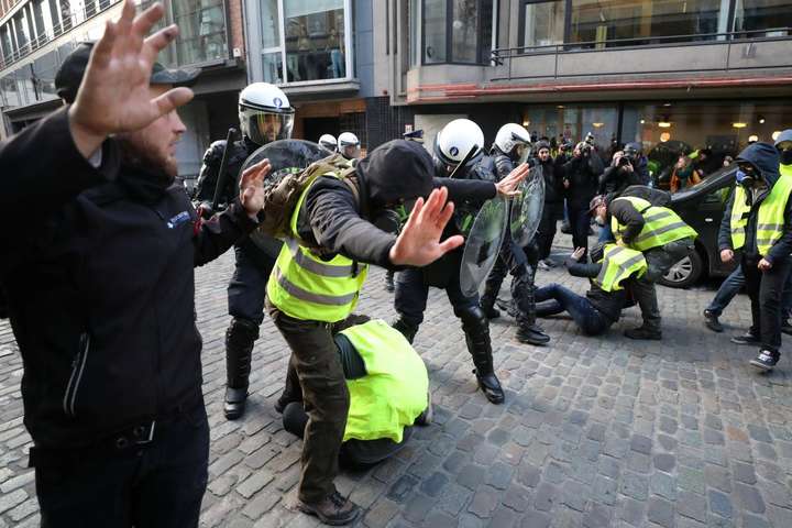 У Франції «жовті жилети» планують протестувати і на Новий рік