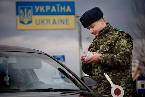 Держприкордонслужба: Україна зняла заборону на в'їзд для росіян 