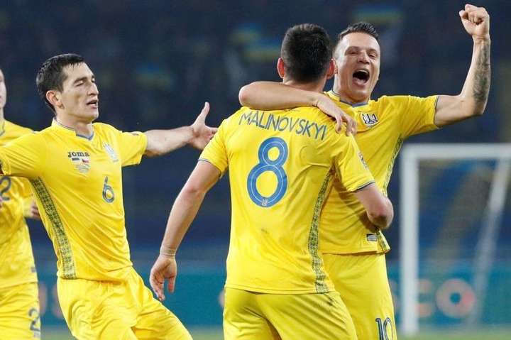 Гравці національної збірної України з футболу привітали з Новим роком (відео)