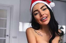 Самый сексуальный Санта: красивые девушки примеряют красные костюмы