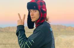 Топлес и в шапке Санта-Клауса: Джаред Лето опубликовал пикантный снимок в соцсети