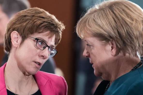 Крамп-Карренбауер обійшла Меркель у рейтингу популярності німецьких політиків