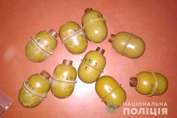 У затриманого на Дніпропетровщині студента із гранатами вдома знайшли цілий арсенал 