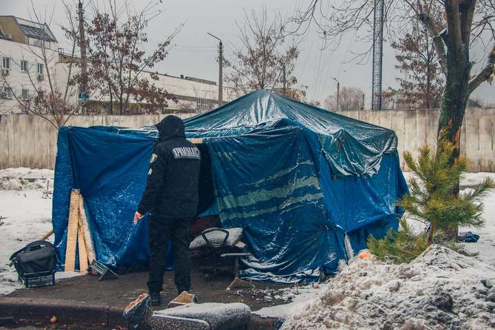 У Києві у наметі на смерть замерз чоловік (фото, відео)