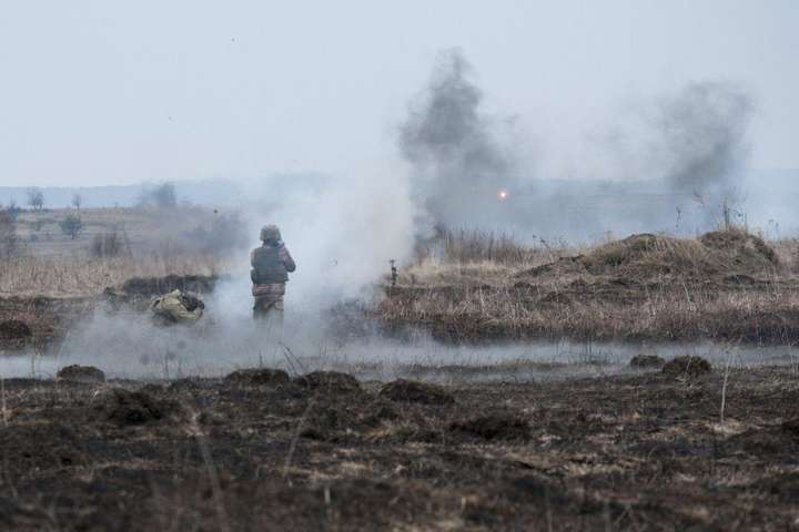 На Донбассе в течение дня боевики дважды сорвали «новогоднее перемирие»