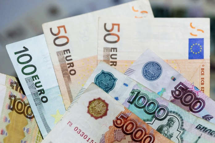 У Росії курс євро вперше з вересня зріс до 80 рублів