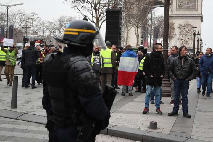 Французька поліція у суботу нарахувала 12 тисяч учасників акції «жовтих жилетів»