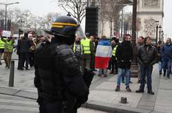 Французька поліція у суботу нарахувала 12 тисяч учасників акції «жовтих жилетів»
